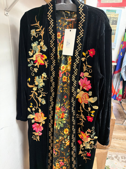 Paparazzi Black Embroidered Duster