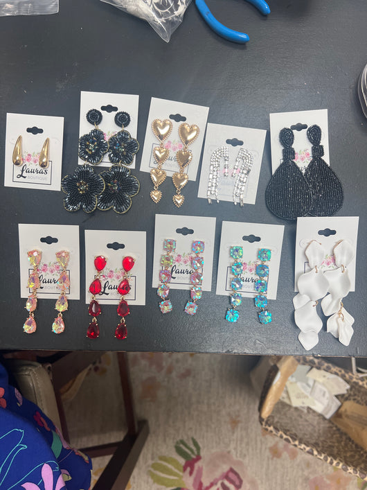 pReTtY eArRiNgS