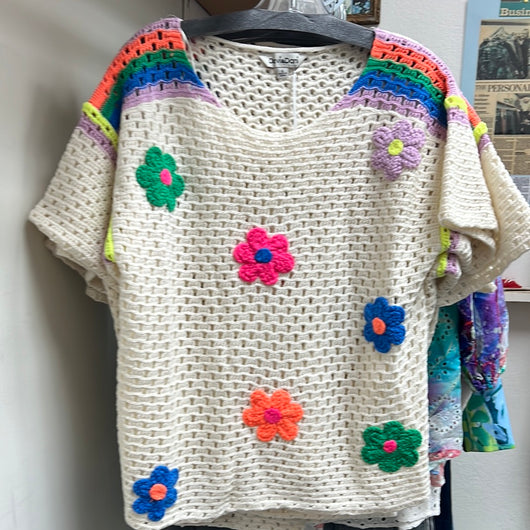 Davi & Dani floral crochet multi short sleeve sweater