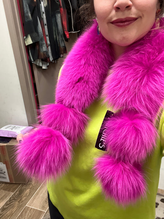 Fox fur collar with poms