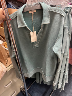 Easel faded teal top