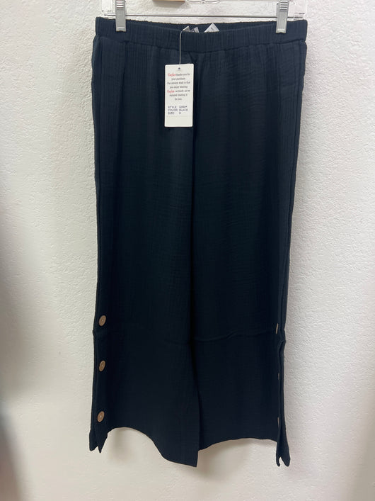 Toofan black gauze button detail capri