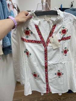 Easel white embroidered blouse