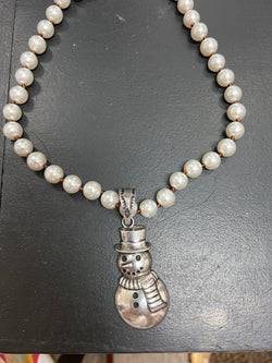 Chunky Pearl snowman necklace