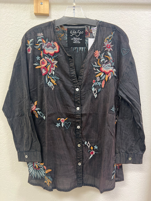 Caite & Kyla black button up embroidered blouse