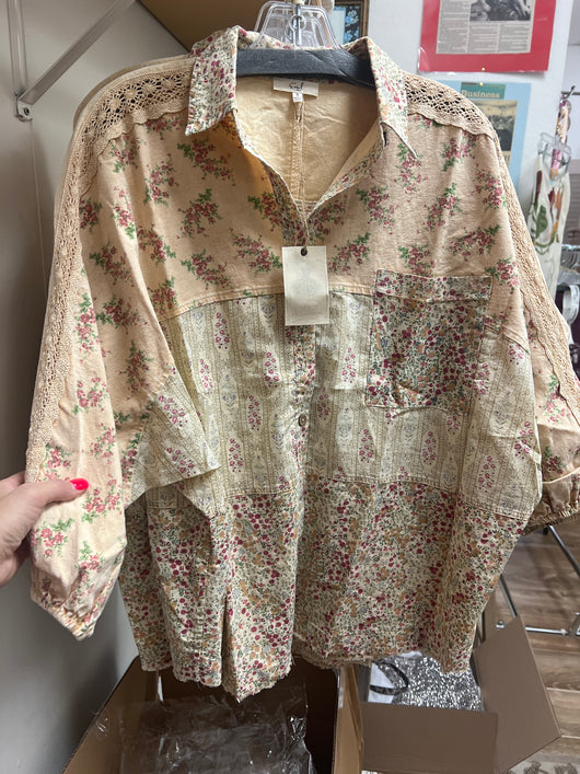 Easel floral straw top