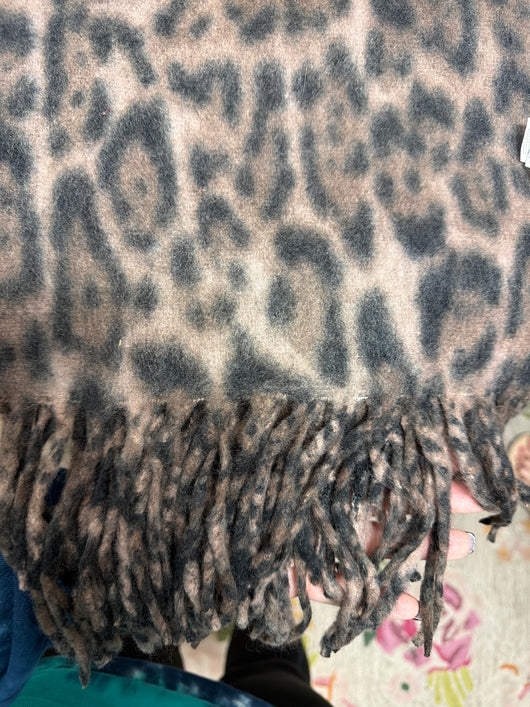 Renuar Leopard Scarf