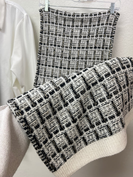 Mitchie’s tweed scarf