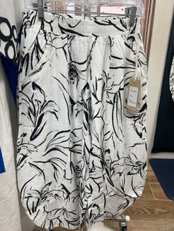 Fashion concepts black white lily pants
