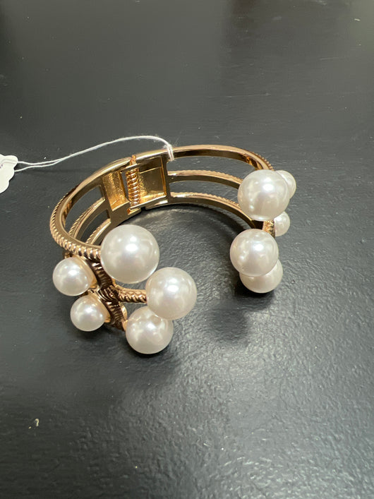 Lordane gold pearl cuff bracelet