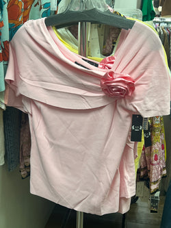 AZI s/s top with flower pin pink
