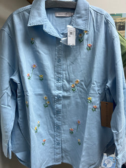 Billy T fresh daisies embroidered blue shirt