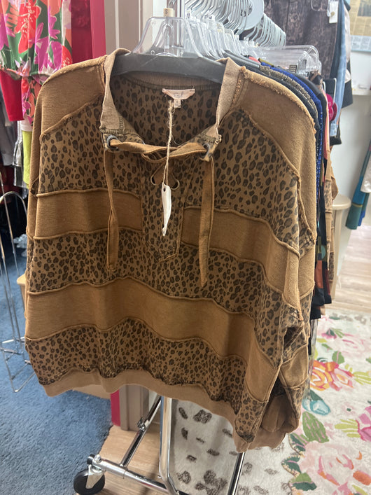 Easel brown leopard stripe top