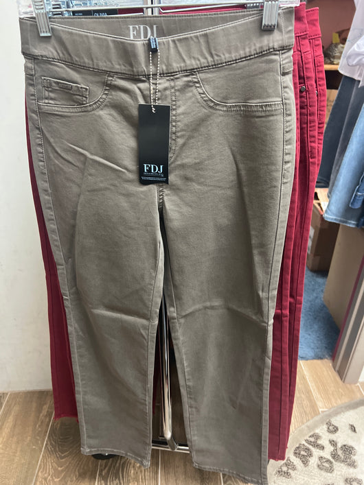 FDJ pull on straight ankle jeans taupe