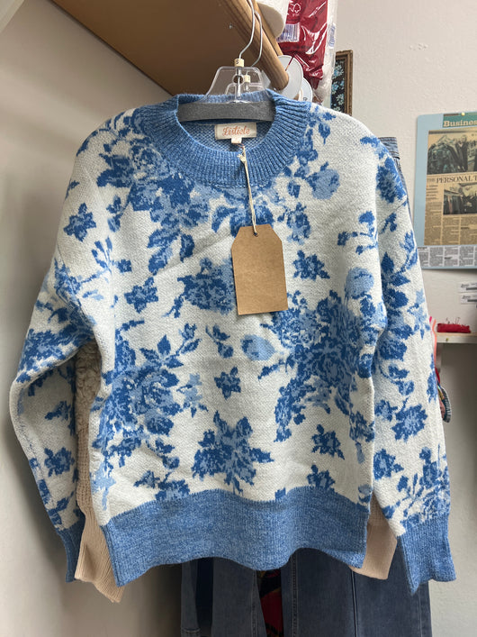 Listicle blue white floral sweater