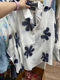 Elle white blouse w/ navy flowers