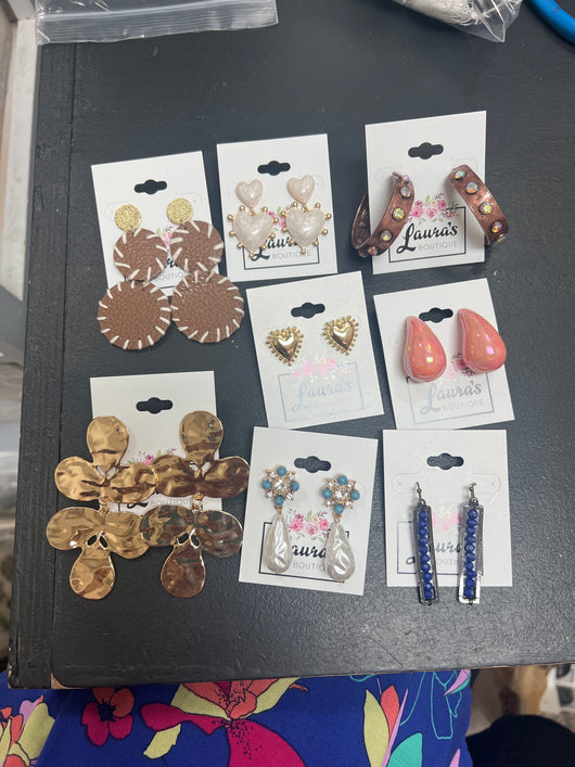 pReTtY eArRiNgS