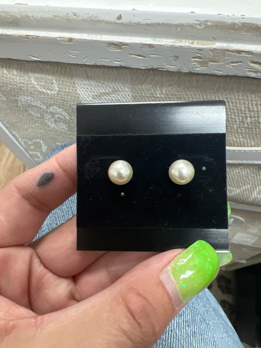 Lordane Pearl stud earrings
