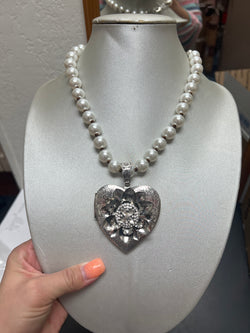 Blingy heart pendant necklace