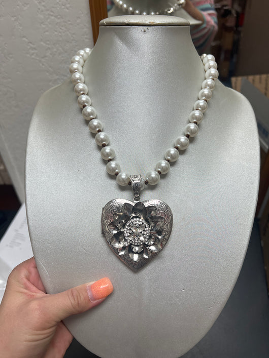 Blingy heart pendant necklace