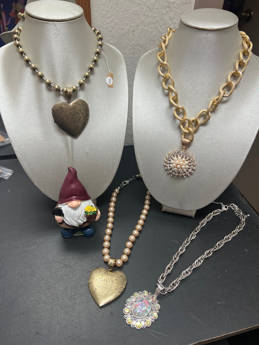 Pendant necklaces