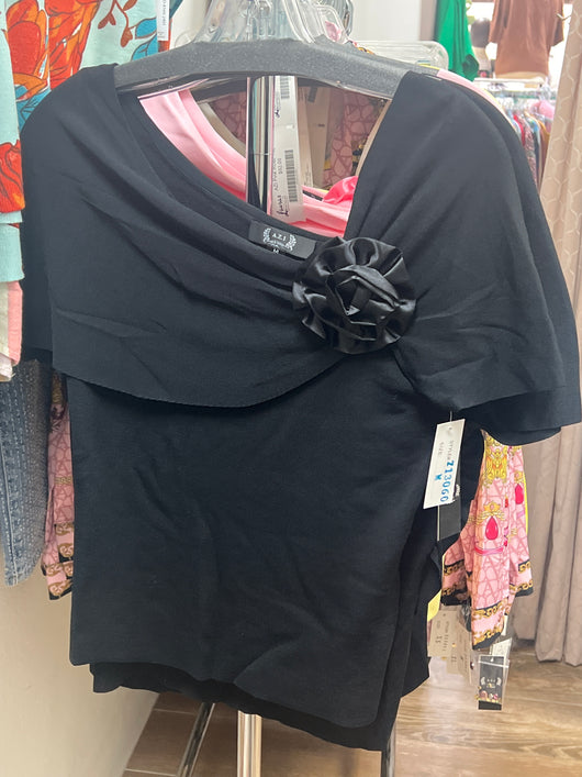 AZI s/s top with flower pin black