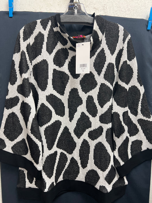 Isle black white sweater