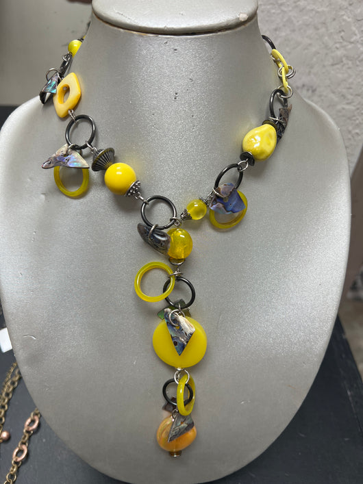 Water & wave yellow sorbet necklace