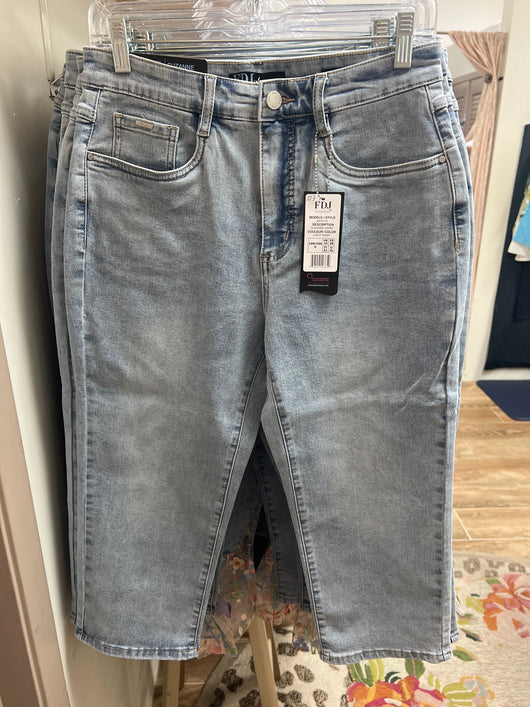FDJ light wash Suzanne capri