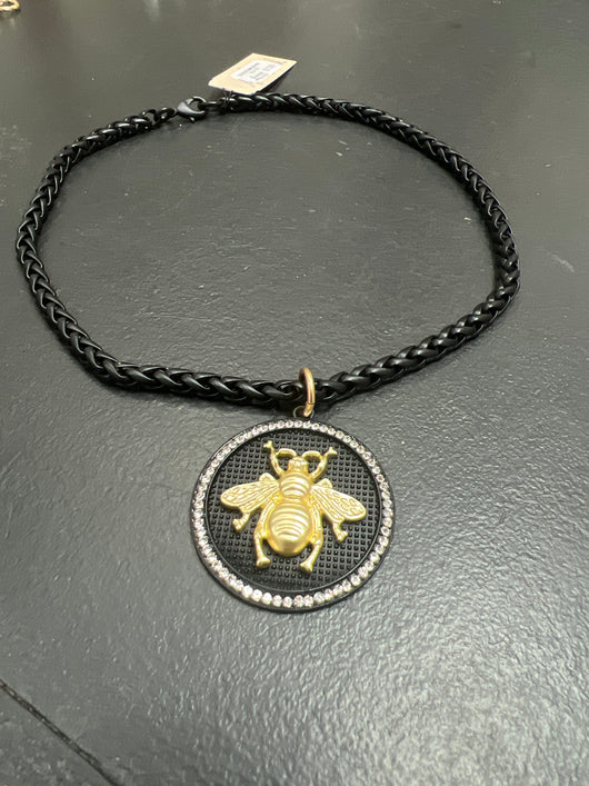 Michele Busch bee short necklace