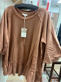 Easel brick bubble sleeve top