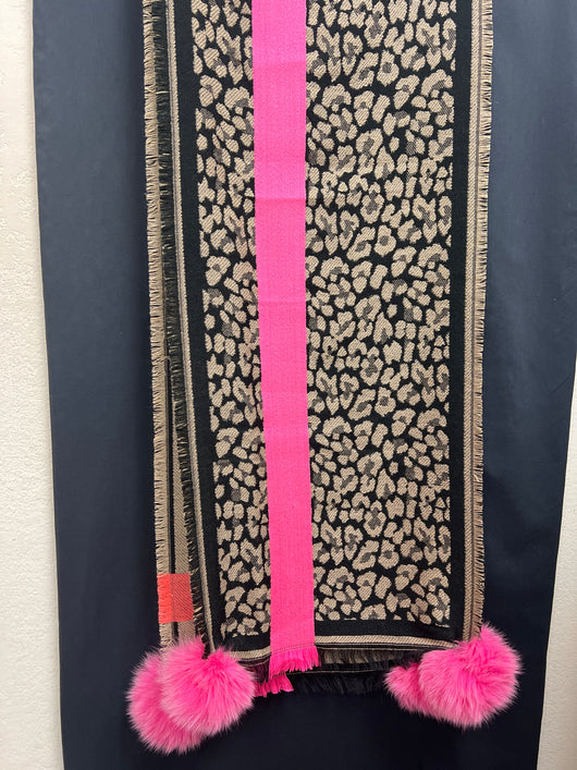 Mitchie’s fox fur Pom scarf