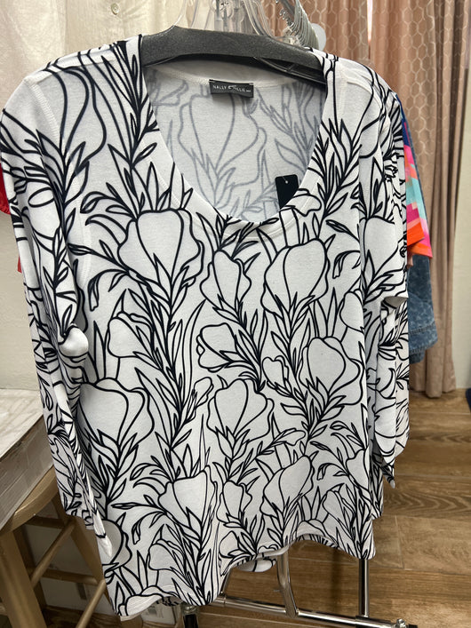 Nally & Millie white black 3/4 top