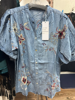 Caite & Kyla chambray short sleeve embroidered top