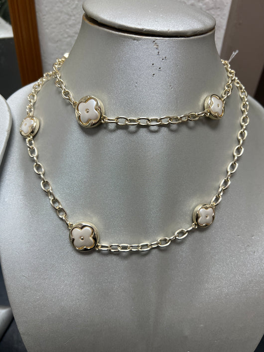 Lordane gold clover necklace
