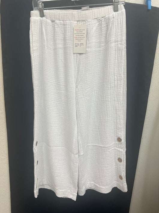 Toofan white gauze button detail capri