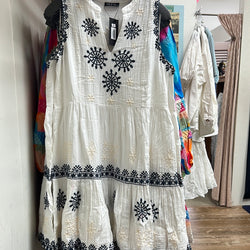 APNY white sleeveless navy embroidered dress