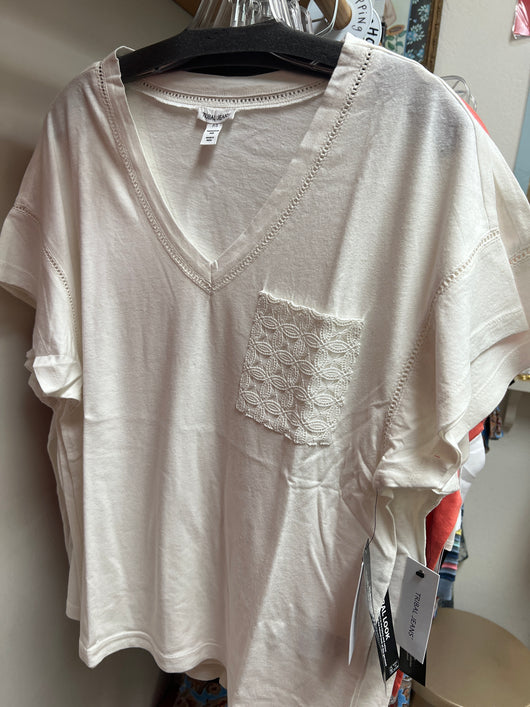 Tribal v-neck crochet pocket tee summer white